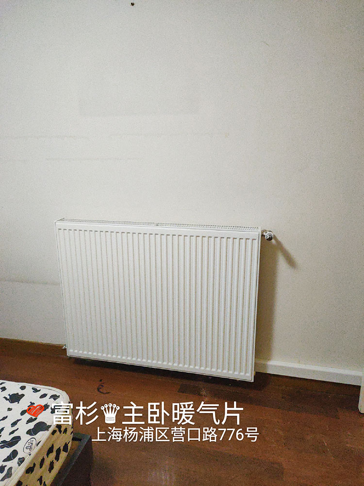 上海明装暖气片安装施工图片